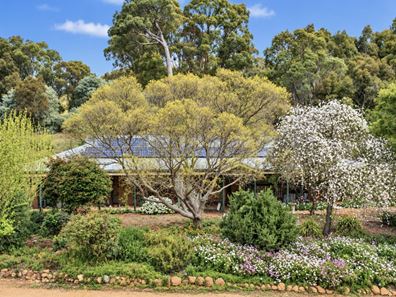 32 Cleopatra Crescent, Kangaroo Gully WA 6255