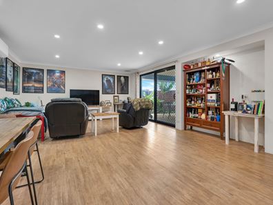 17/4 Mcdermott Avenue, Wandina WA 6530
