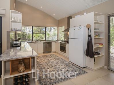 16 Bird Wood Lane, Cowaramup WA 6284