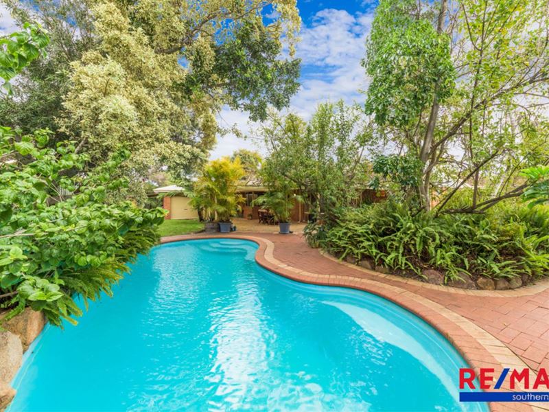 18 Sellen Court, Leeming WA 6149