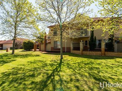 4/5 Clover Place, Ascot WA 6104