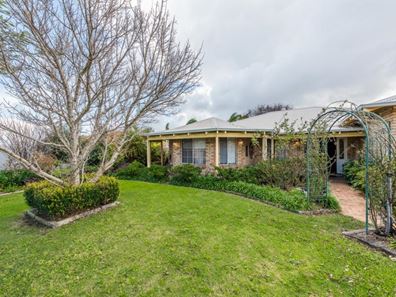 25 Mallina Circuit, Carramar WA 6031