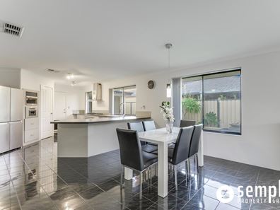 4 Starlight Pass, Seville Grove WA 6112