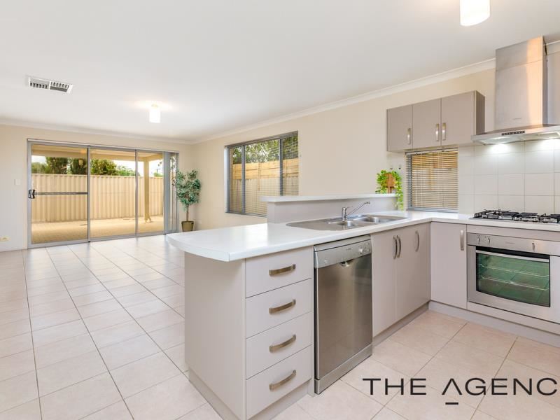 17A Banksia Circle, Thornlie