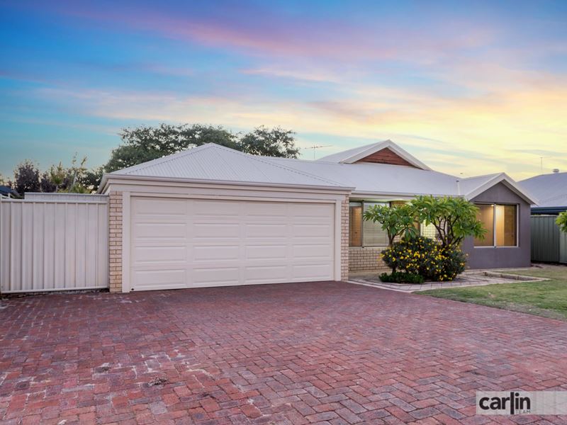 22 Charm Way, Atwell