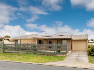 12 Dawson Street, Beldon WA 6027