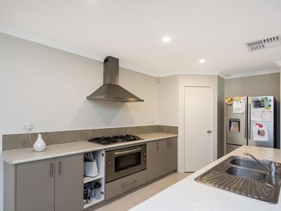 15 Wanderer Parkway, Baldivis WA 6171