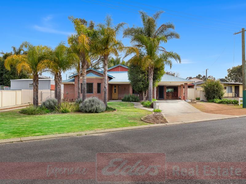 1B Robb Street, Collie