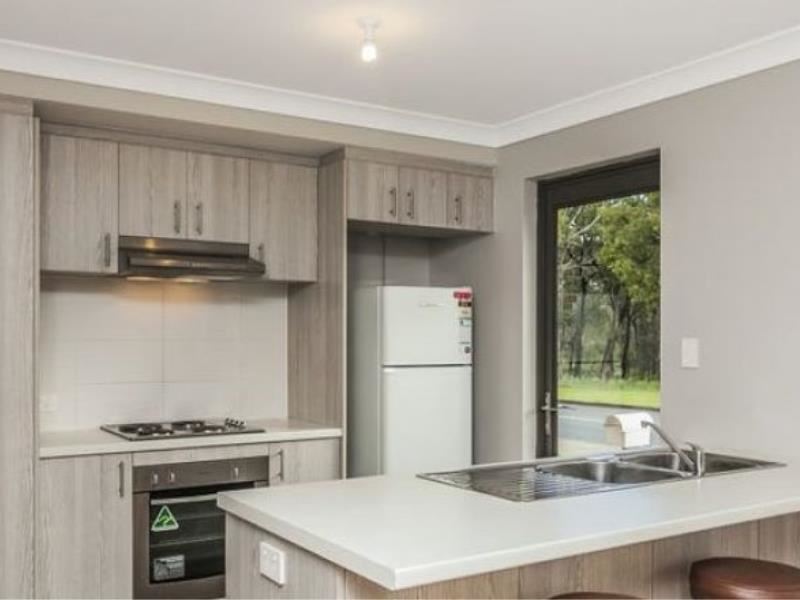 2 Tunnicliffe Street, Parmelia
