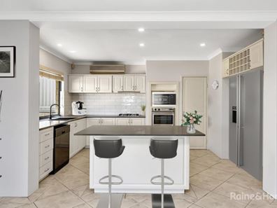 11 EBONY COURT, Halls Head WA 6210
