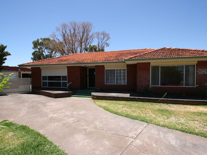 13 Kingsbridge Road, Warnbro WA 6169