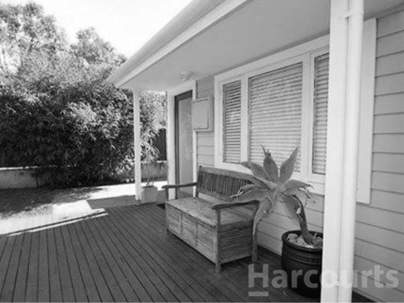 18 Chalet Vale, Preston Beach