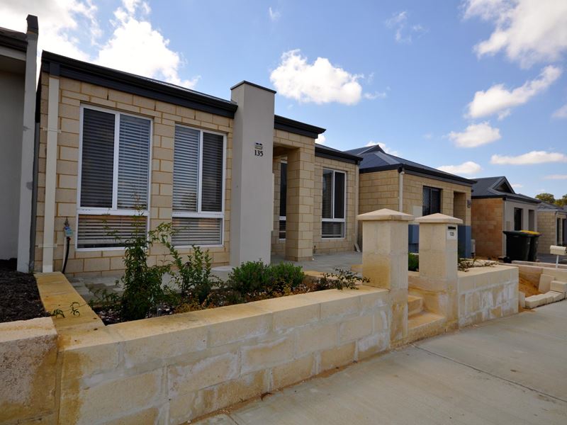 135 Lambeth Circle, Wellard WA 6170