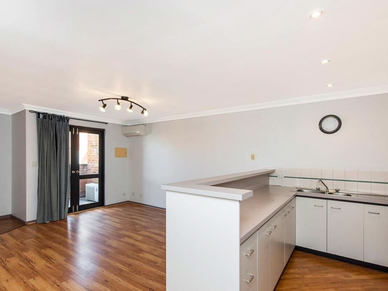 38/120-122 Lake Street, Perth