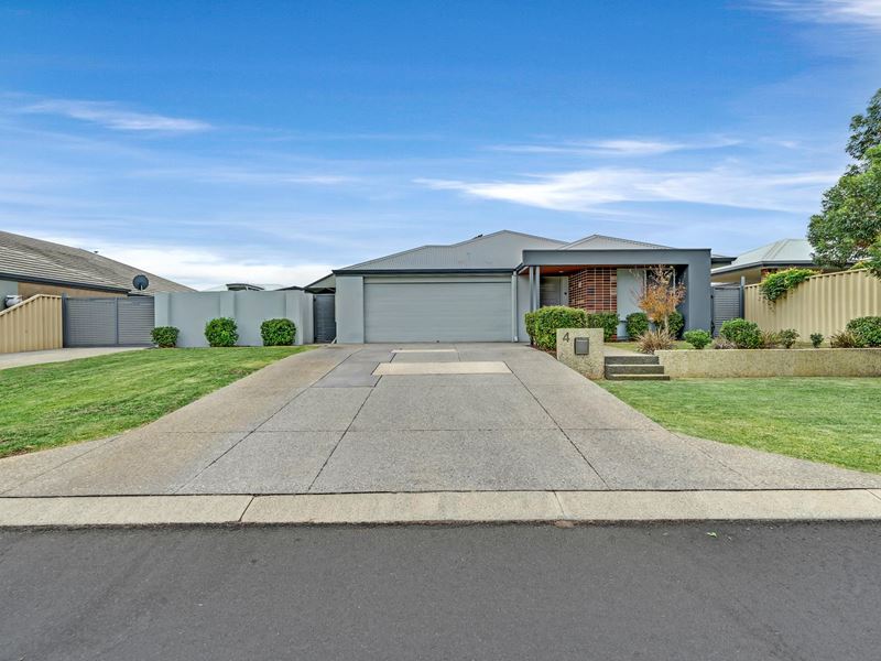 4 Hazelgrove Crescent, Millbridge WA 6232