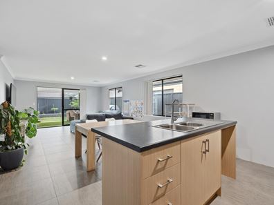 21 Woodswallow Parkway, Maddington WA 6109