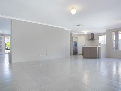 8 Meerup Drive, Success WA 6164