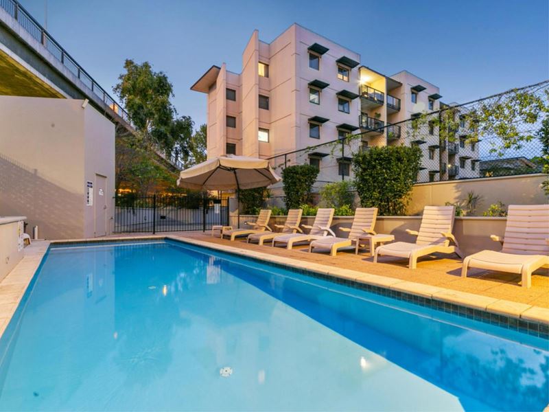 17/122 Mounts Bay Road, Perth WA 6000