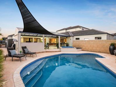 9 Mullins Court, Iluka WA 6028