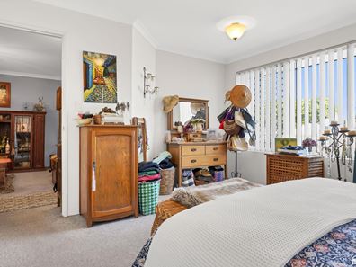180 Seville Drive, Seville Grove WA 6112