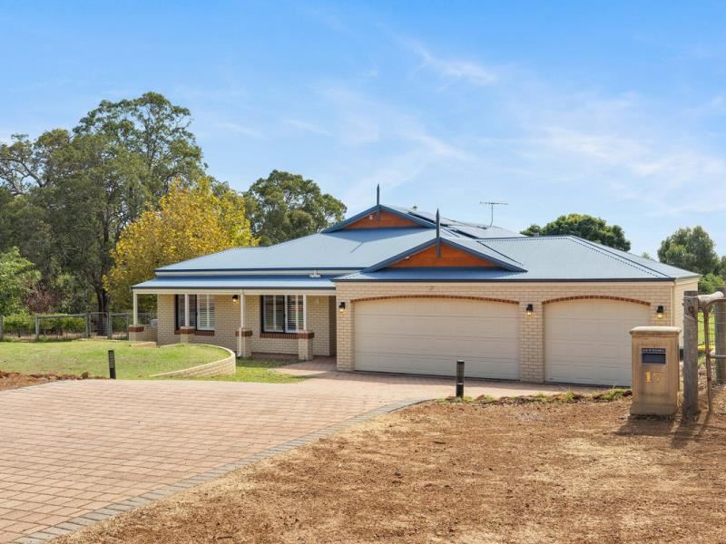 17 Dumas Drive, Bedfordale WA 6112