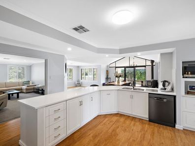 17 Dumas Drive, Bedfordale WA 6112
