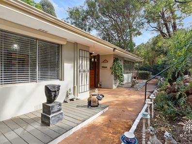 65 Falls Road, Lesmurdie WA 6076