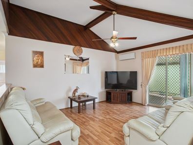 417 Summerlakes Parade, Ballajura WA 6066