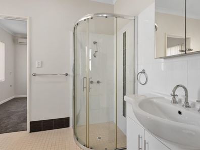 6/7 Brooks, Kalamunda WA 6076