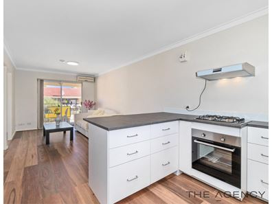 15B/305 Harborne Street, Glendalough WA 6016