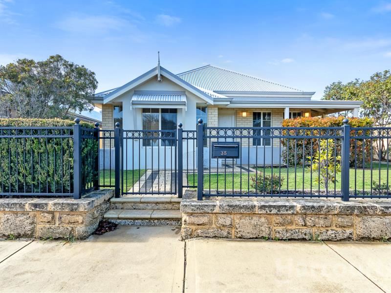 35 Santa Clara Crescent, Clarkson