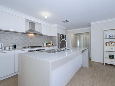 15 Linacre Road, Bullsbrook WA 6084