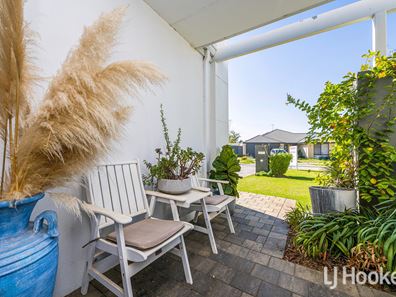 12 Appleton Road, Piara Waters WA 6112