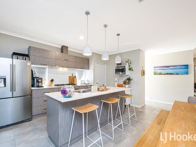 12 Appleton Road, Piara Waters WA 6112
