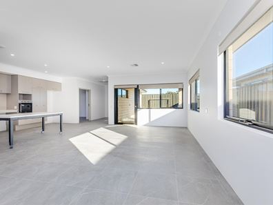 11 Biltmore Street, Lakelands WA 6180