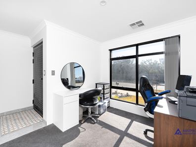 31 Hypatia Boulevard, Forrestdale WA 6112