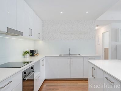 9/2 Wembley Court, Subiaco WA 6008