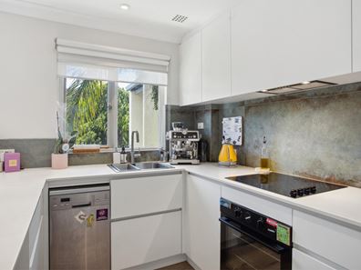 8/25 Drabble Road, Scarborough WA 6019