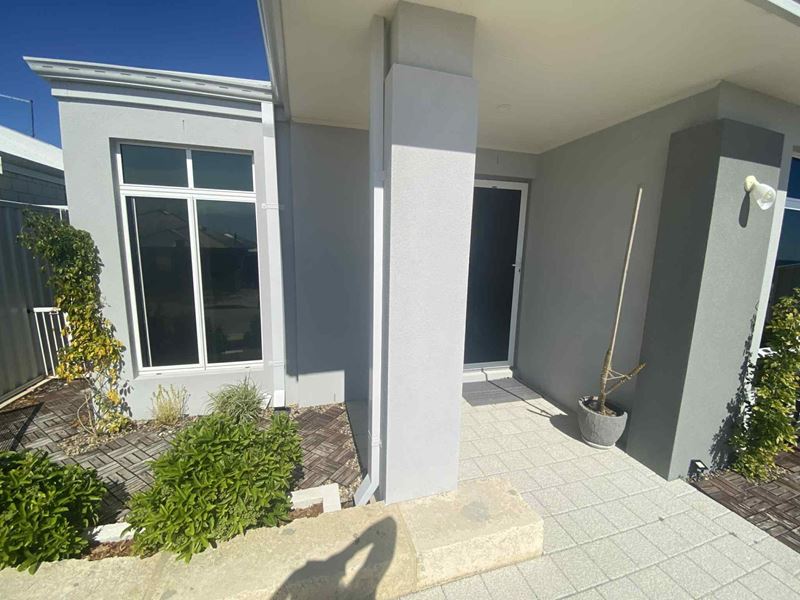 21 Cowaramup Loop, Two Rocks WA 6037