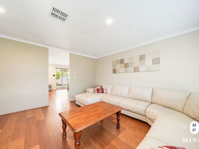 3/116 Centre Street, Queens Park WA 6107