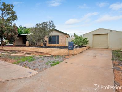 1 Kookynie Close, Hannans WA 6430