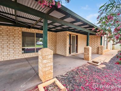 1 Kookynie Close, Hannans WA 6430