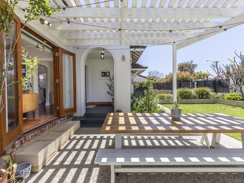 7 Highlands Road, North Perth WA 6006