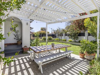 7 Highlands Road, North Perth WA 6006