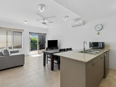 2/2 Marathon Loop, Madeley WA 6065