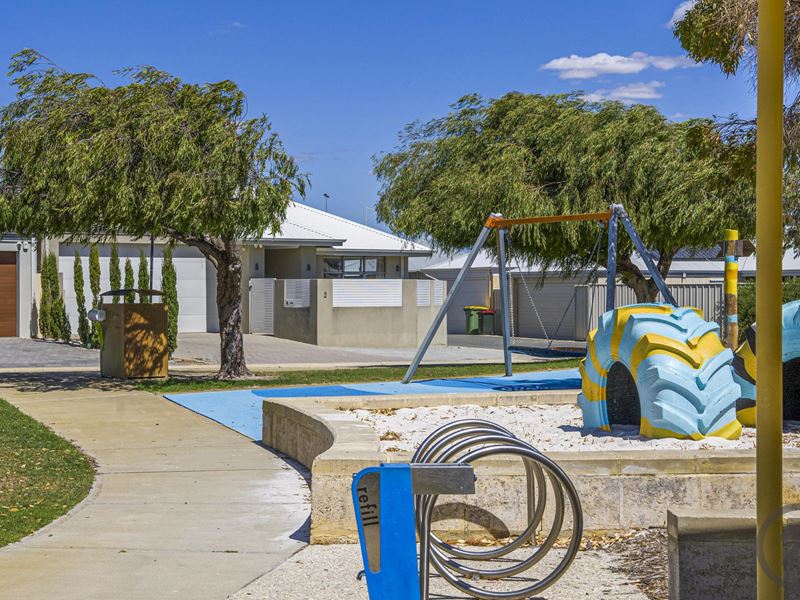4 Woolibar Road, Golden Bay WA 6174