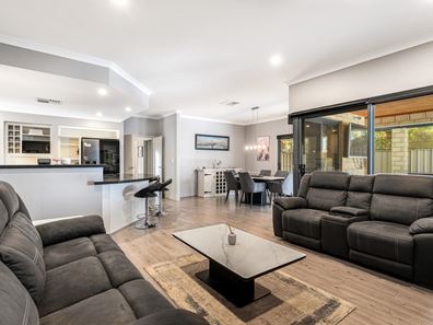 10 Birmingham Way, Darch WA 6065