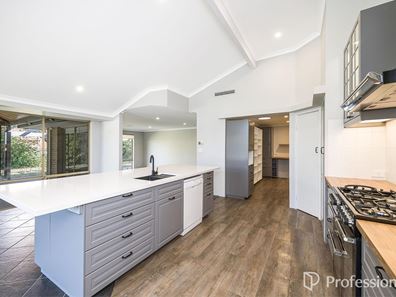 6 Plover Way, Kingsley WA 6026
