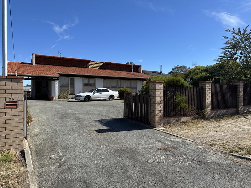 25 Golf Links Road, Katanning WA 6317