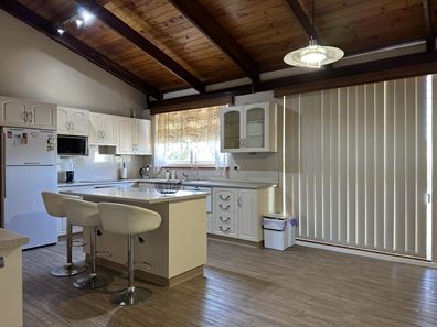 25 Golf Links Road, Katanning WA 6317